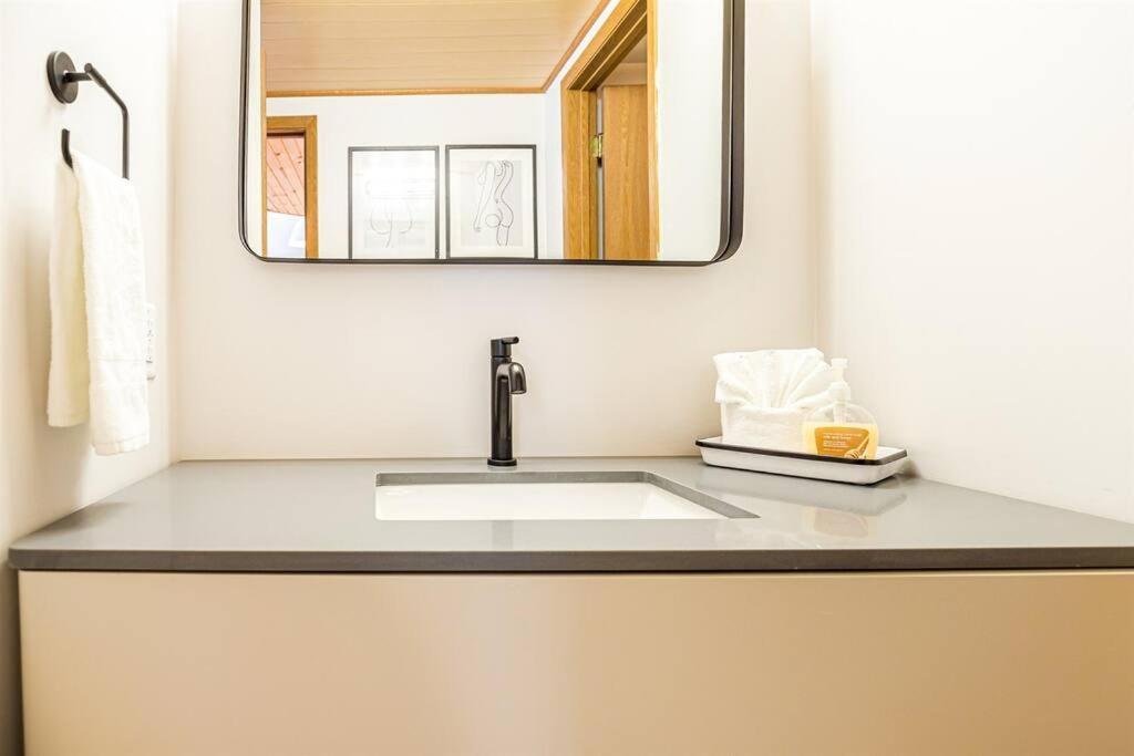 Peaceful 2-Bedroom Townhome Retreat W/Wooded View Galena Eksteriør bilde