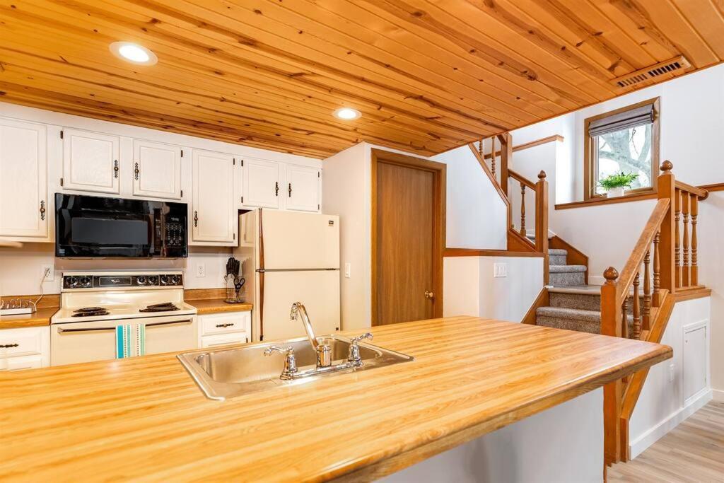 Peaceful 2-Bedroom Townhome Retreat W/Wooded View Galena Eksteriør bilde
